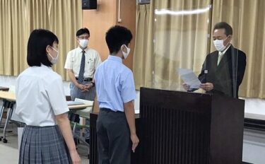 中学生徒会役員任命式・生徒総会