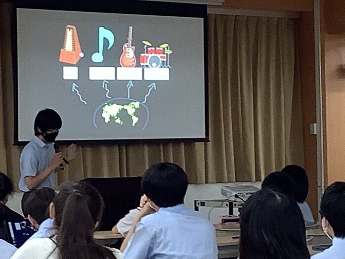 いかに効果的に自分の考えを伝えるか「プレゼン中間発表会」