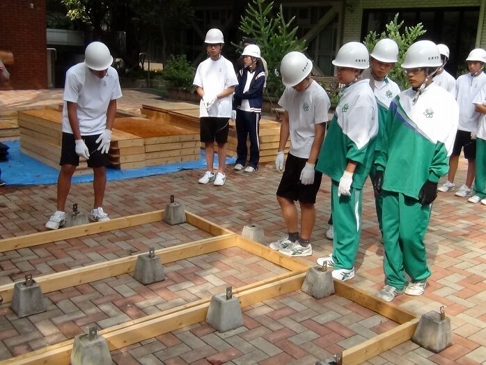 総合的な学習の時間「家づくり」(中学3年生)