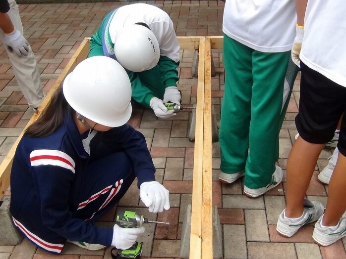 総合的な学習の時間「家づくり」（中学３年生）