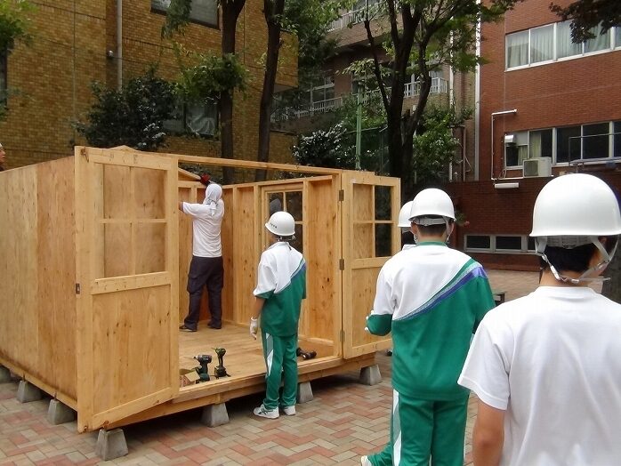 総合的な学習の時間「家づくり」（中学３年生）