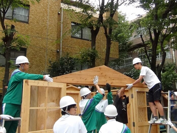 総合的な学習の時間「家づくり」(中学3年生)