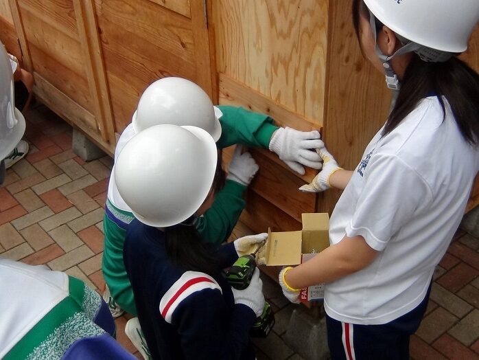 総合的な学習の時間「家づくり」（中学３年生）