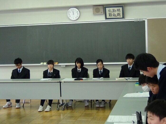 中学生徒総会・中学生徒会役員退任式