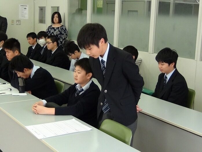 中学生徒総会・中学生徒会役員退任式