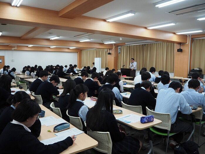 進学ガイダンスの様子