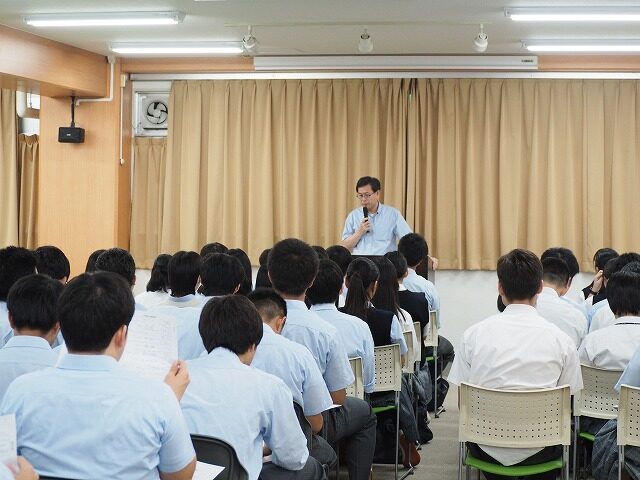 進学ガイダンスの様子