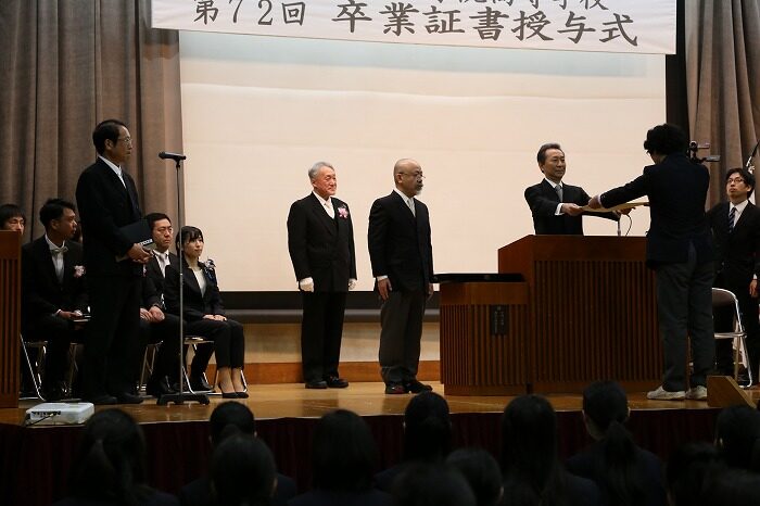 高校卒業証書授与式の様子