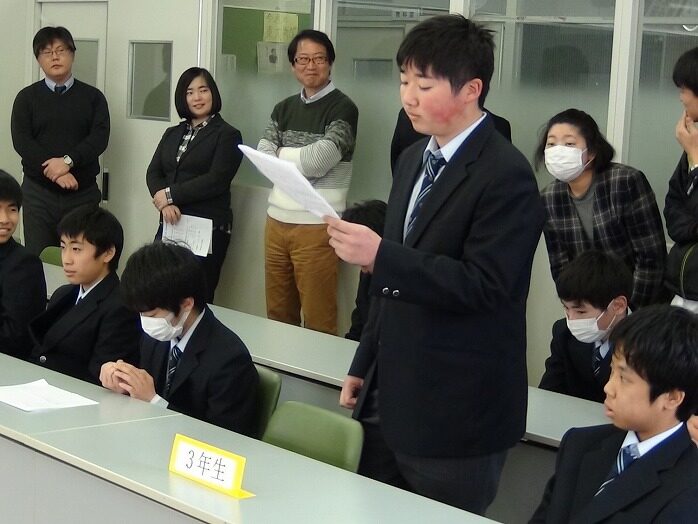 「中学生徒総会」および「生徒会役員・各種委員長退任式」